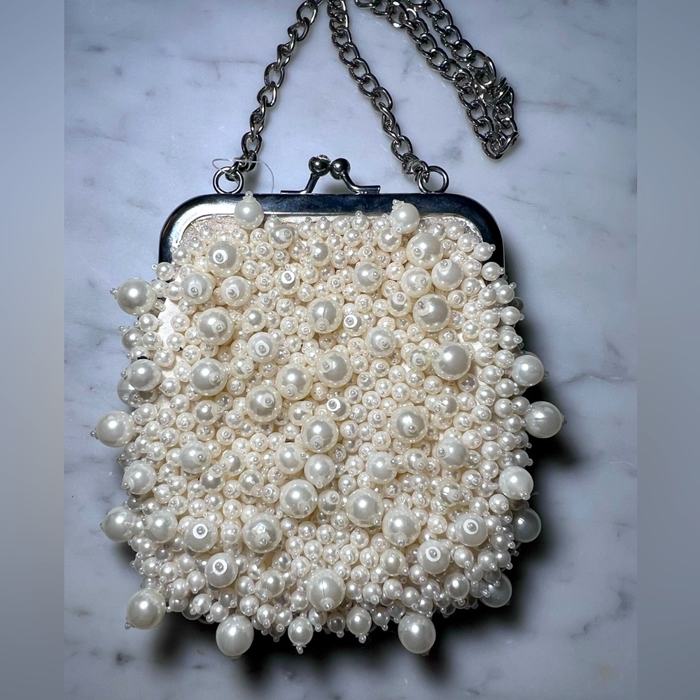 Gorgeous pearl galore evening bag couture. Nwots. - Picture 1 of 3
